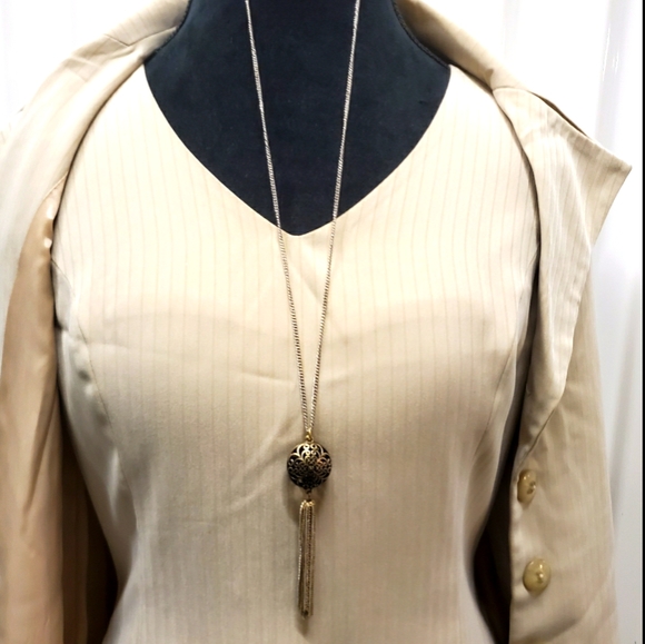 Jewelry - TALBOTS Silver Vintage sweater necklace